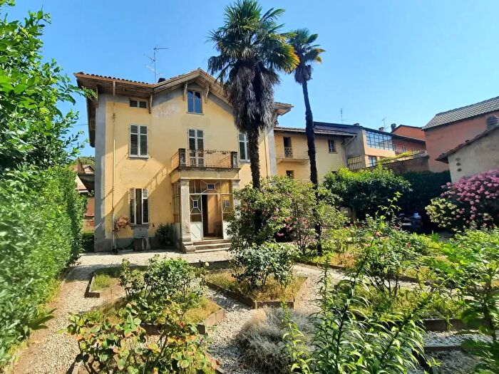 Casa con 20 locali in vendita in Viale Roma, Almese