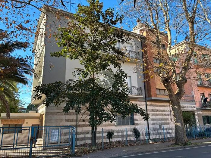 Appartamento con 5 locali in vendita in Viale Francesco Baracca, Viterbo