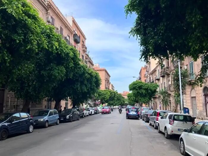 Appartamento quadrilocale in vendita in Via Cluverio, Palermo