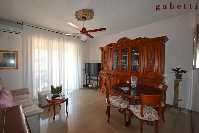 Appartamento trilocale in vendita in Via Sanchioli, Magenta