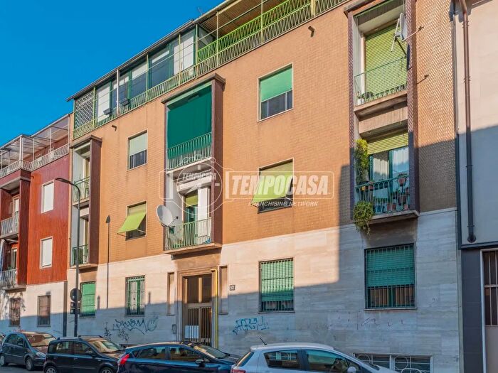 Appartamento trilocale in vendita in Via Enrico Cialdini, Milano