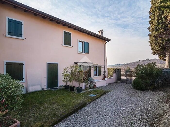 Casa con 5 locali in vendita in Località S Verolo, Costermano