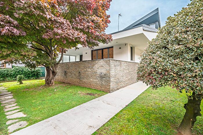 Casa con 6 locali in vendita in Via Rosta, Collegno