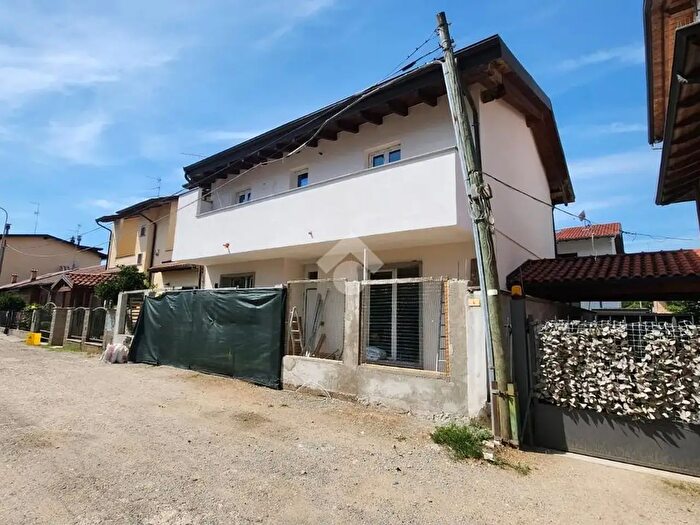 Casa con 5 locali in vendita in Via Rigoni, Novara