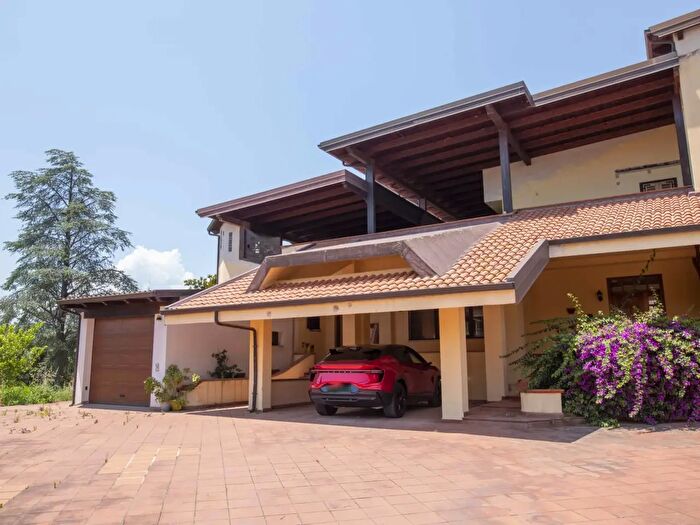 Casa con 8 locali in vendita in Via SantAntonio, Settingiano