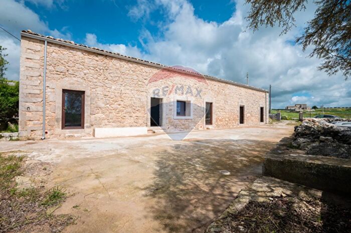 Casa con 8 locali in vendita in Cda Beddio Tresauro, Ragusa