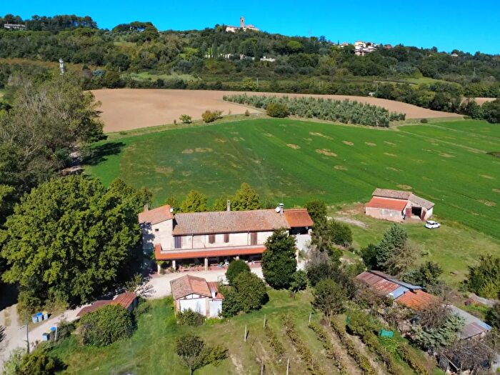 Casa quadrilocale in vendita in Strada dei Loggi, Perugia