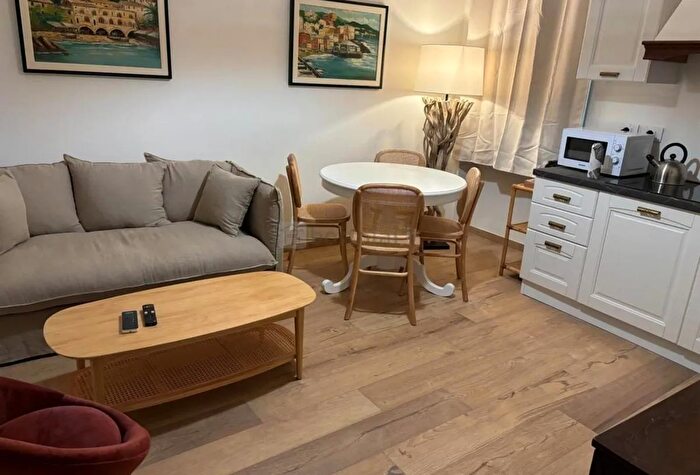 Appartamento quadrilocale in affitto in Vico delle Carabaghe, Genova