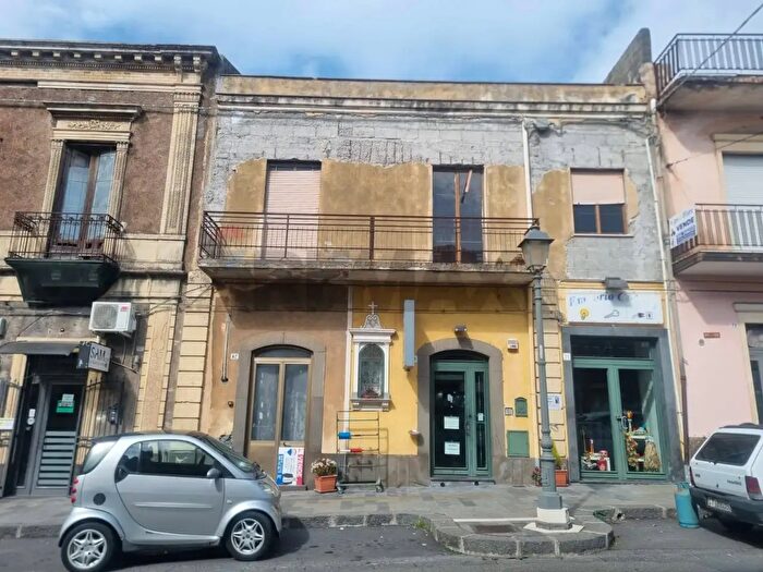 Casa con 5 locali in vendita in Via Vittorio Emanuele III, Belpasso