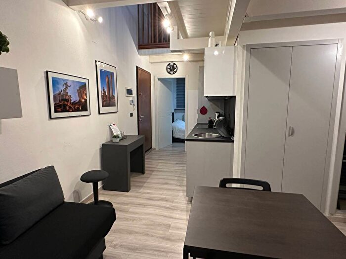 Appartamento trilocale in affitto in Via San Felice, San Felice, Bologna