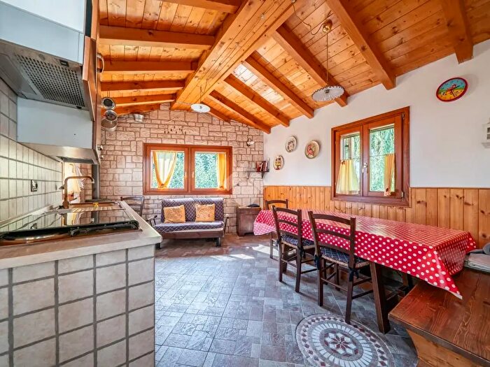 Casa quadrilocale in vendita in Contrada Gianders, Bosco Chiesanuova