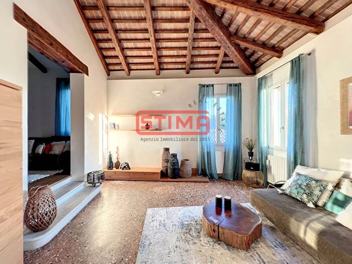 Casa con 6 locali in affitto in Piazza del Grano Burchiellati, Treviso