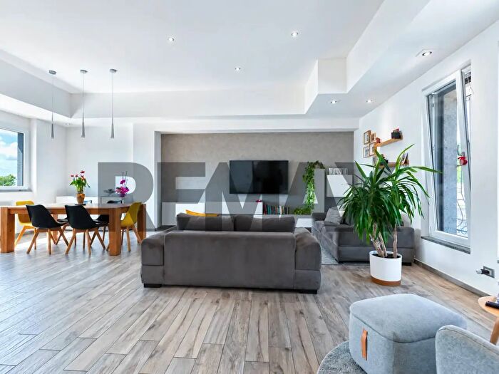 Casa con 10 locali in vendita in Strada Gramignana, Viterbo