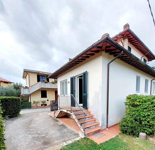 Casa con 7 locali in vendita in Via dellOlivo, Montespertoli