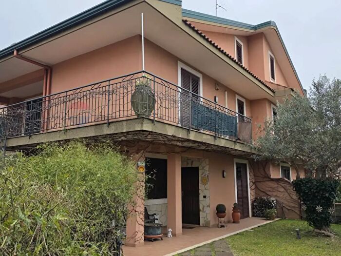 Appartamento con 9 locali in vendita in Via Federico De Roberto B, San Gregorio Di Catania