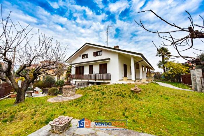 Casa con 6 locali in vendita in Via Montebello, Rivoli