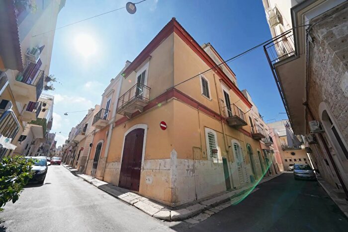 Casa quadrilocale in vendita in Via Moncenisio Palo del Colle Bari, Palo Del Colle