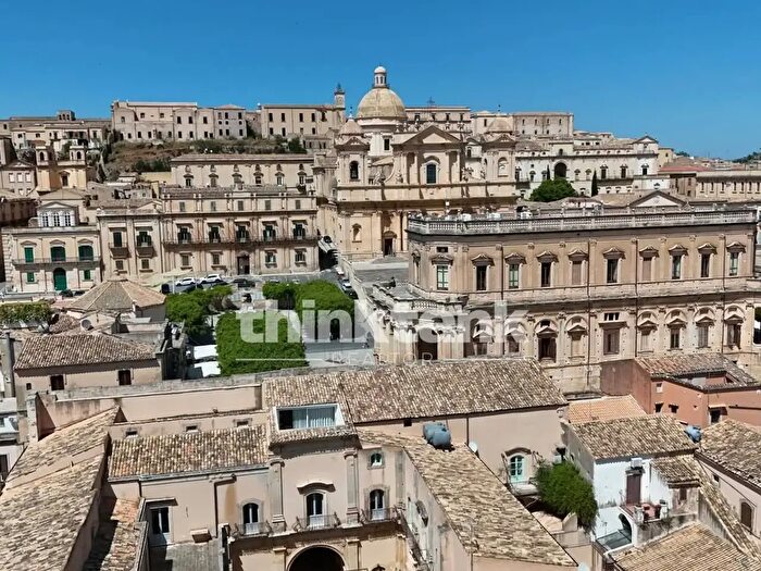 Casa con 7 locali in vendita in Via Ducezio, Noto