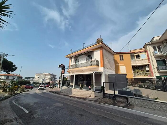 Appartamento trilocale in vendita in Via Figliola, Cercola