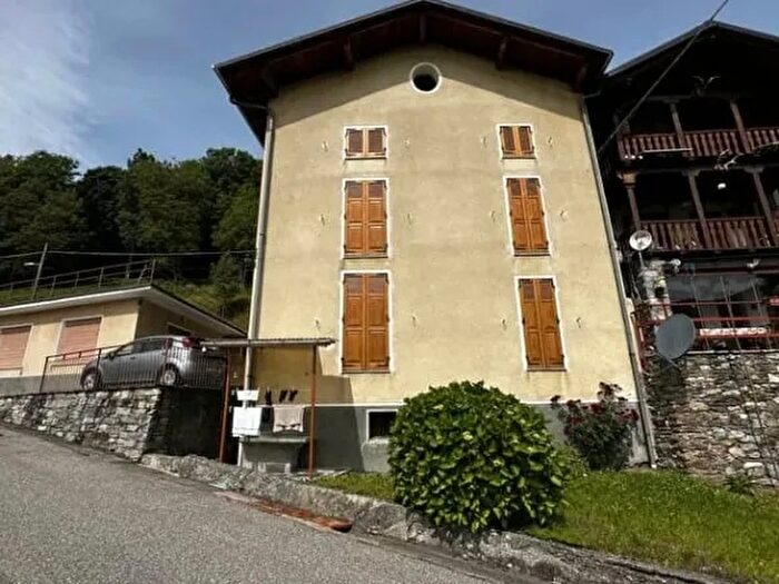 Casa con 6 locali in vendita in Cervarolo Villa Inferiore Varallo Cellio con Breia Vercelli Piemonte Italia, Varallo