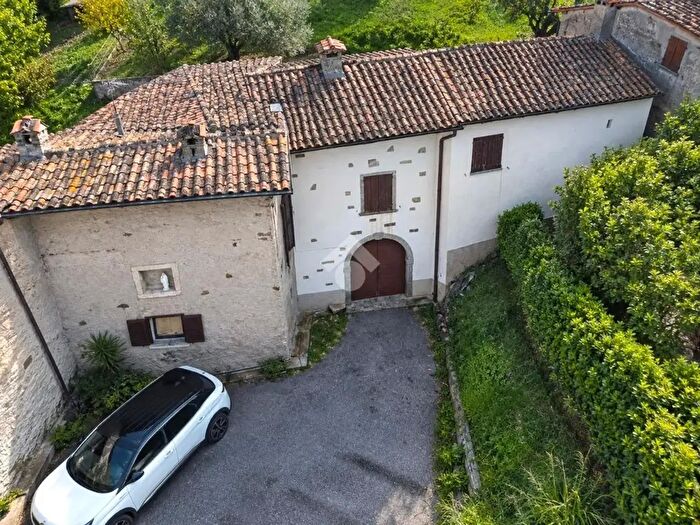 Casa quadrilocale in vendita in Via Gaetano Donizetti, Monte Marenzo