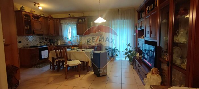 Appartamento con 8 locali in vendita in Via Stazione Isolamento, Caltagirone