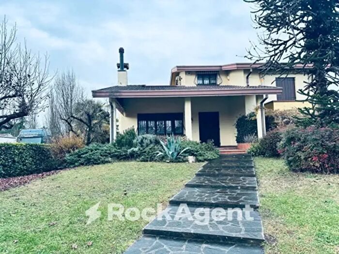 Casa con 6 locali in vendita in Via ª Strada, Fiesso DArtico