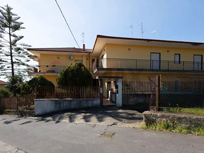 Appartamento trilocale in vendita in Via Finatia, Zafferana Etnea