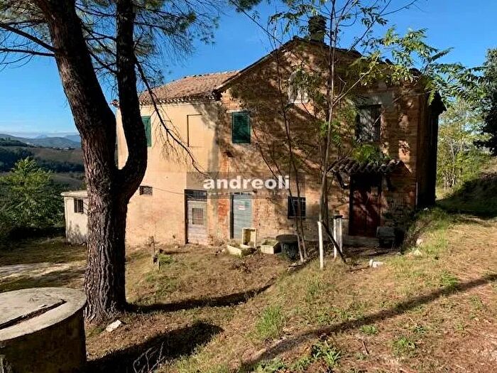 Casa con 7 locali in vendita in Poggio San Marcello