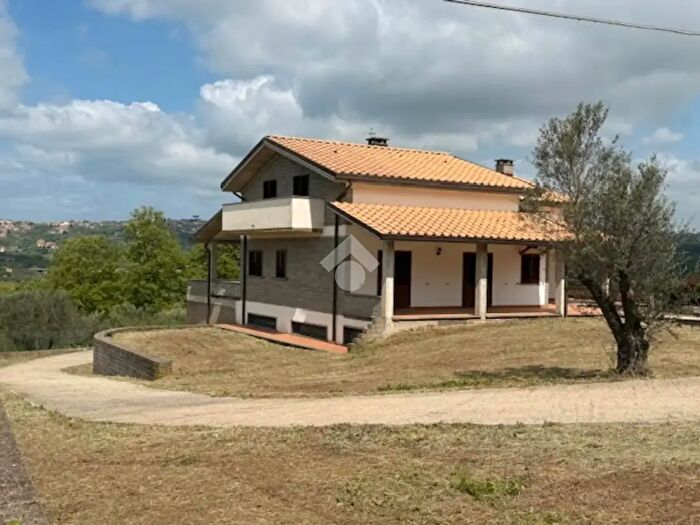 Casa con 10 locali in vendita in Via Commenda, Montefiascone