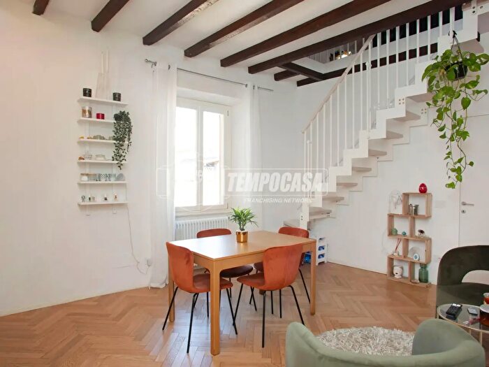 Appartamento trilocale in affitto in Via San Gregorio, Milano