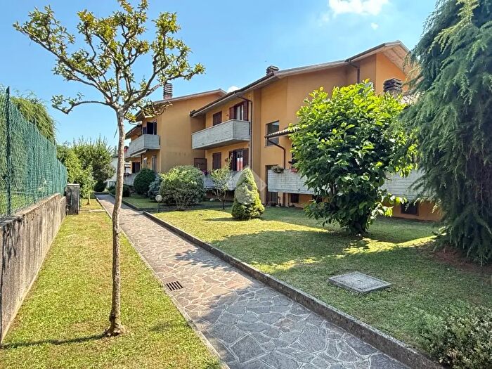 Appartamento bilocale in vendita in Via Lecco, Calco