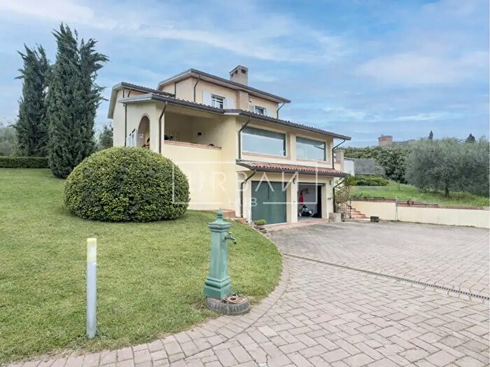 Casa con 6 locali in vendita in Castrocaro Terme