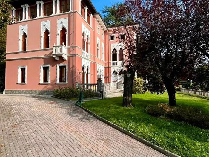 Appartamento con 7 locali in vendita in Via C Goldoni, Alta Valle Intelvi