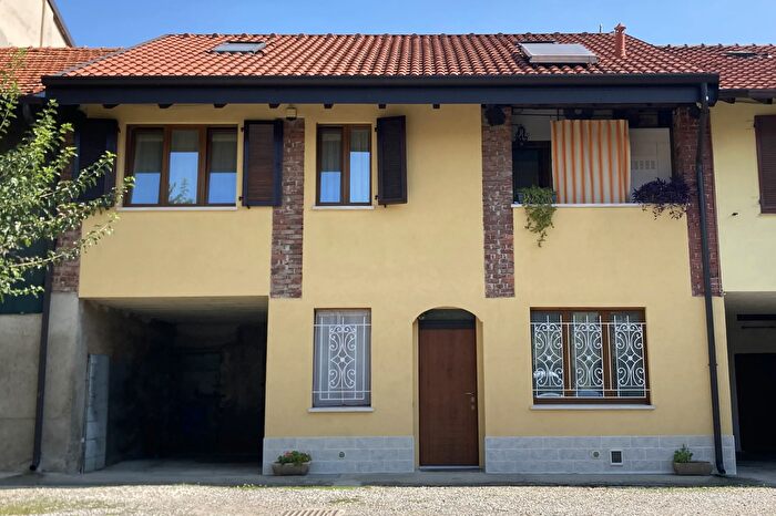 Casa trilocale in vendita in Via Trento, Limbiate