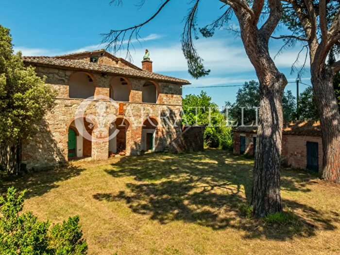 Casa con 20 locali in vendita in Via Finoglio, Cetona