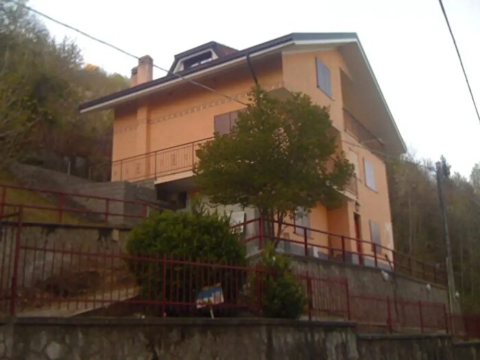 Casa con 8 locali in vendita in Strada Borgata Giorda Superiore Nr, Rubiana