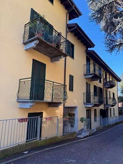 Appartamento trilocale in affitto in Vicolo del casello, Casbeno, Varese
