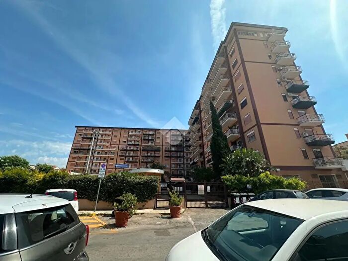 Appartamento quadrilocale in vendita in Via Giuseppe Carta, Palermo