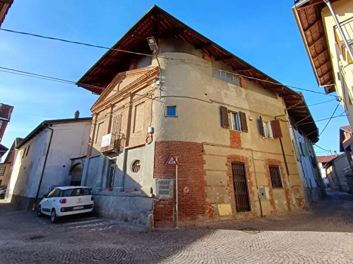 Casa con 5 locali in vendita in Via delle Scuole Via dei Massa F, San Carlo Canavese