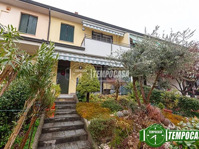 Casa quadrilocale in vendita in Via Barbieri, Spino DAdda