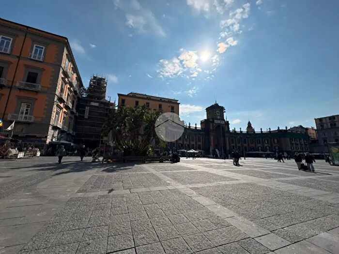 Appartamento trilocale in vendita in Via Giovanni Brombeis, Napoli