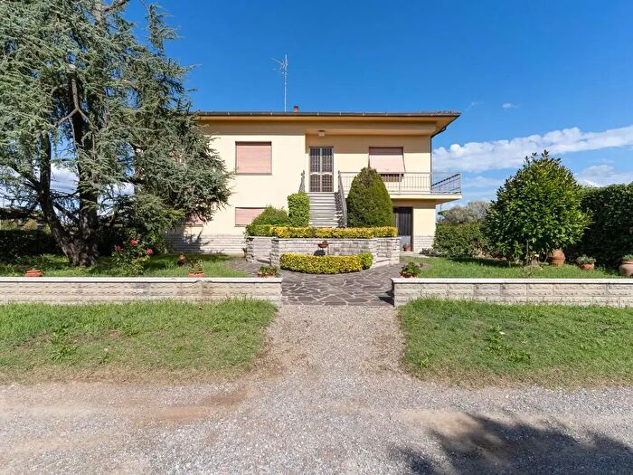 Casa con 6 locali in vendita in I Brusciana, Empoli