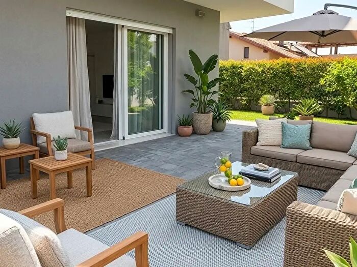 Casa con 8 locali in vendita in Viale Gramsci, Giulianova