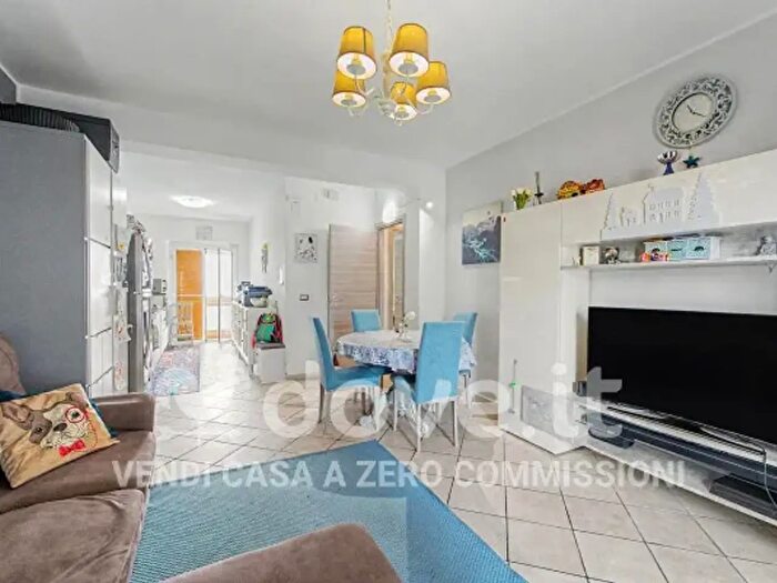 Appartamento trilocale in vendita in Via Loreto, Acireale