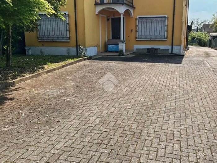 Appartamento trilocale in vendita in Via G Matteotti, Miradolo Terme