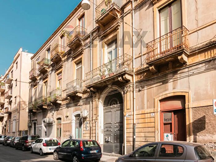 Appartamento con 7 locali in vendita in Via Canfora, Catania
