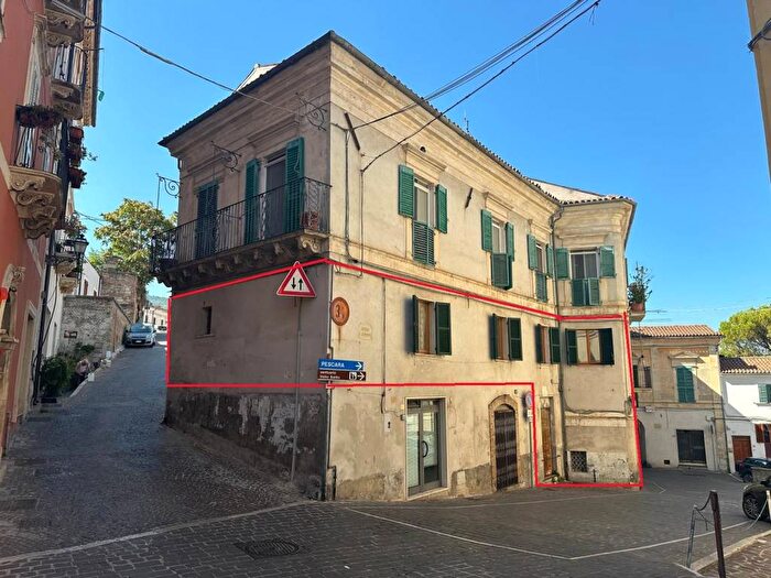 Appartamento quadrilocale in vendita in Piazza Castello, Centro, Manoppello