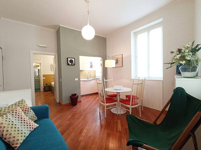 Appartamento bilocale in affitto in Via Cerva, Borgogna Largo Augusto, Milano