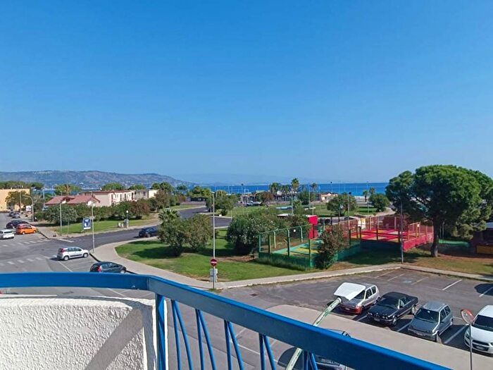 Appartamento trilocale in affitto in Via Aprile, Soverato Marina, Soverato